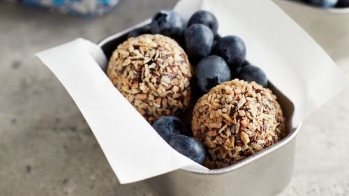 Blueberry recipe | Blueberry Cocoa Balls with almonds and dates