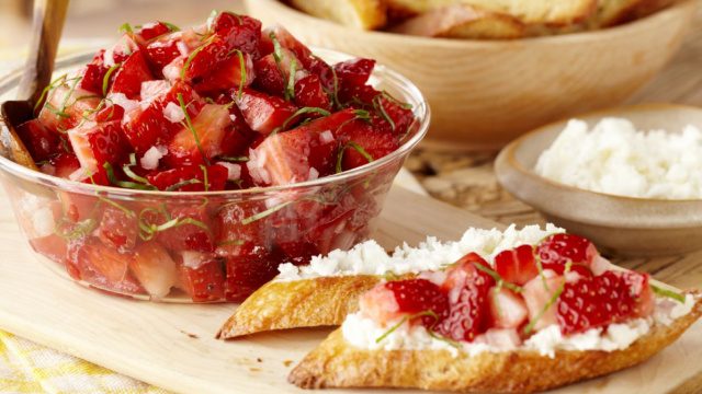 Strawberry salsa recipe with basil